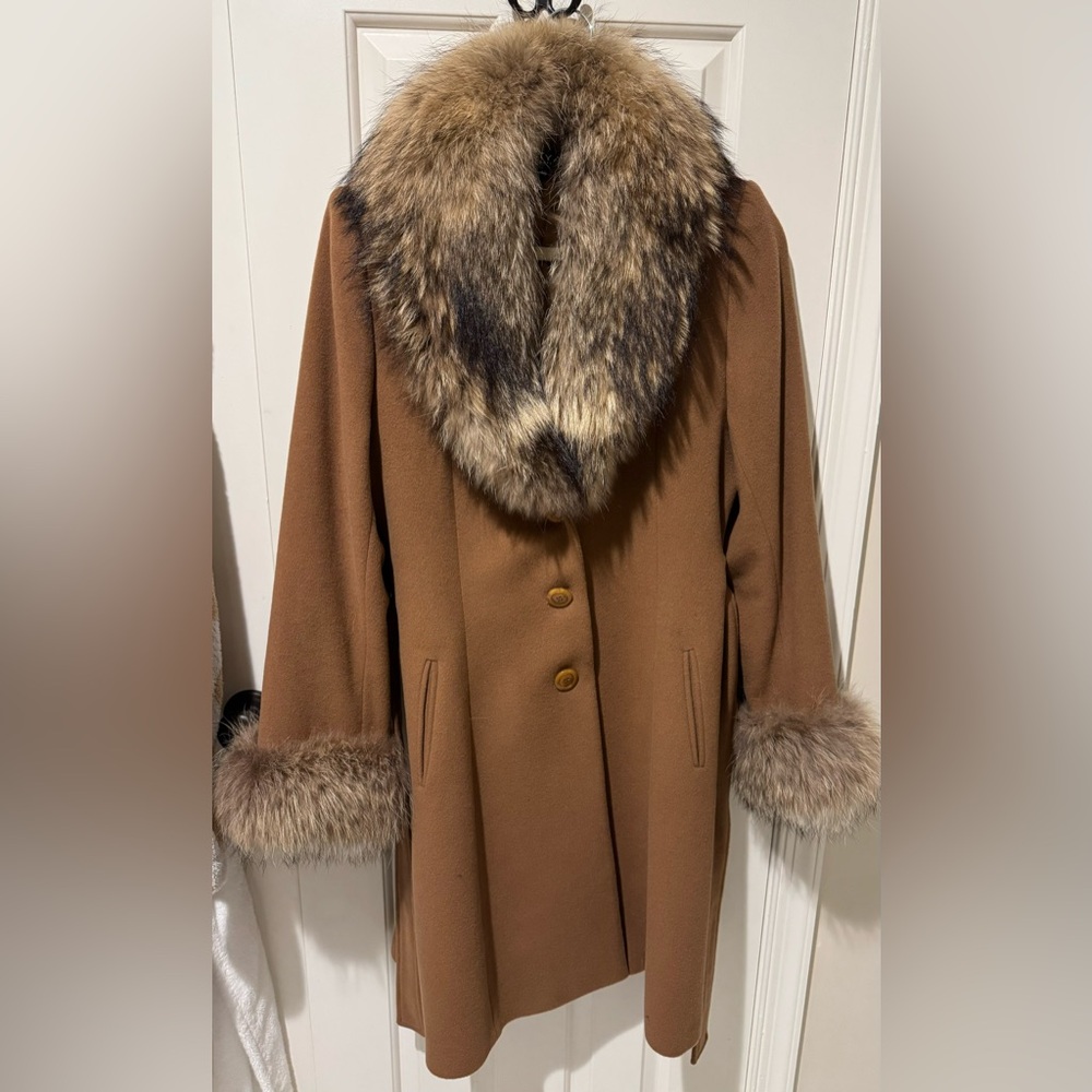 Cashmere, wool and fox fur coat in camel color